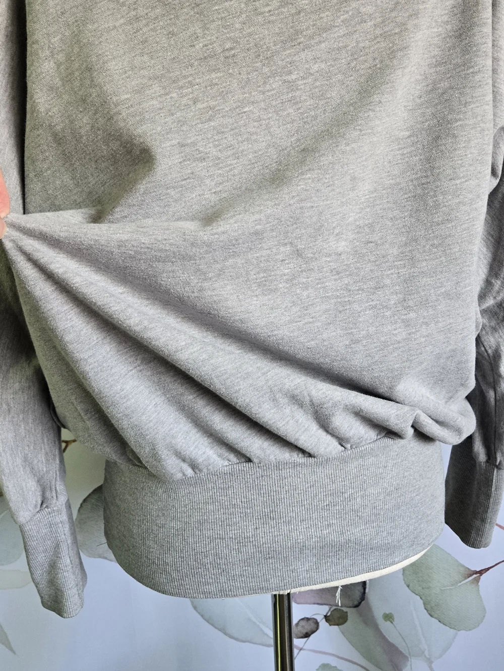 URBAN OUTFITTERS | Off-the-Shoulder Sweatshirt in Heather Gray sz XS